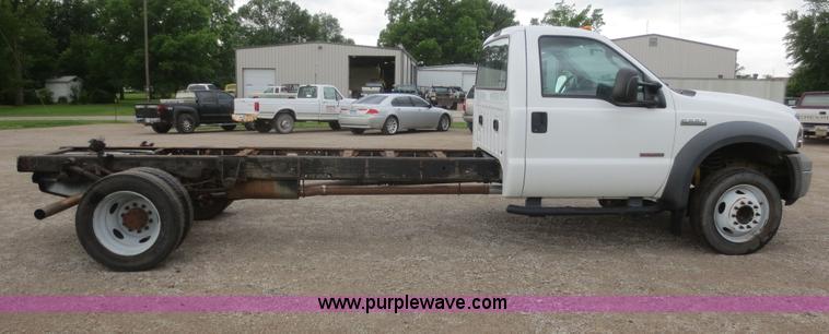 image for item G3083 2005 Ford F550 Super Duty XL truck cab and chassis