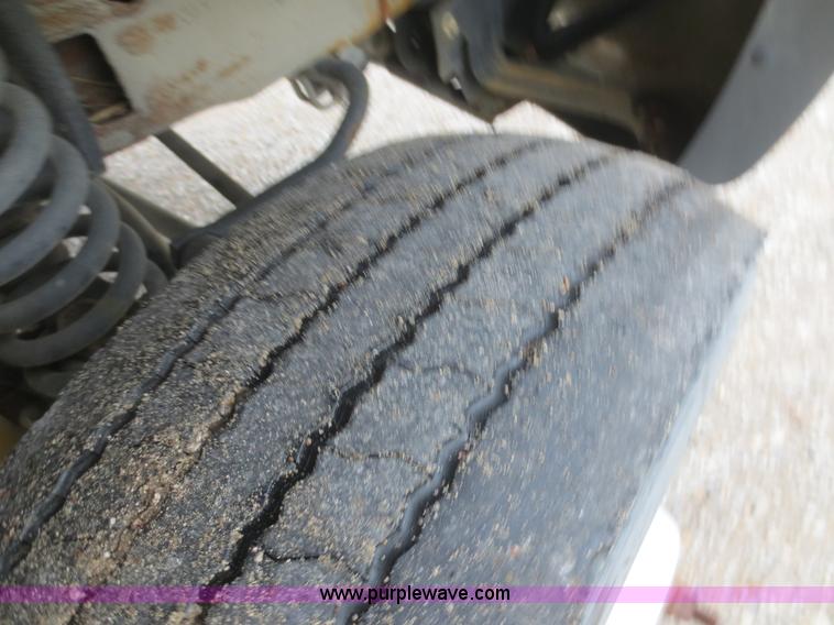 image for item G3083 2005 Ford F550 Super Duty XL truck cab and chassis