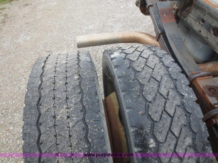 image for item G3083 2005 Ford F550 Super Duty XL truck cab and chassis