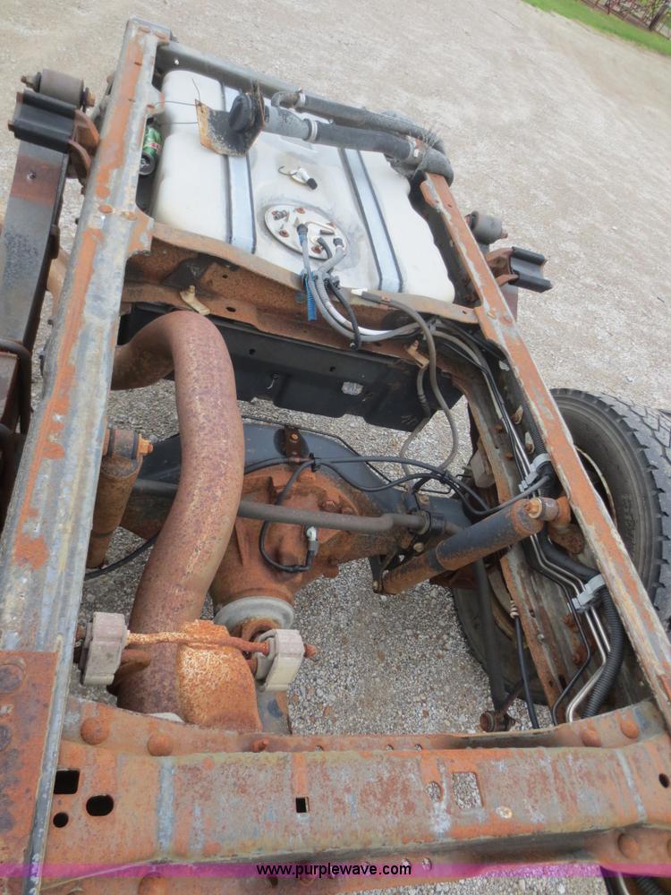 image for item G3083 2005 Ford F550 Super Duty XL truck cab and chassis