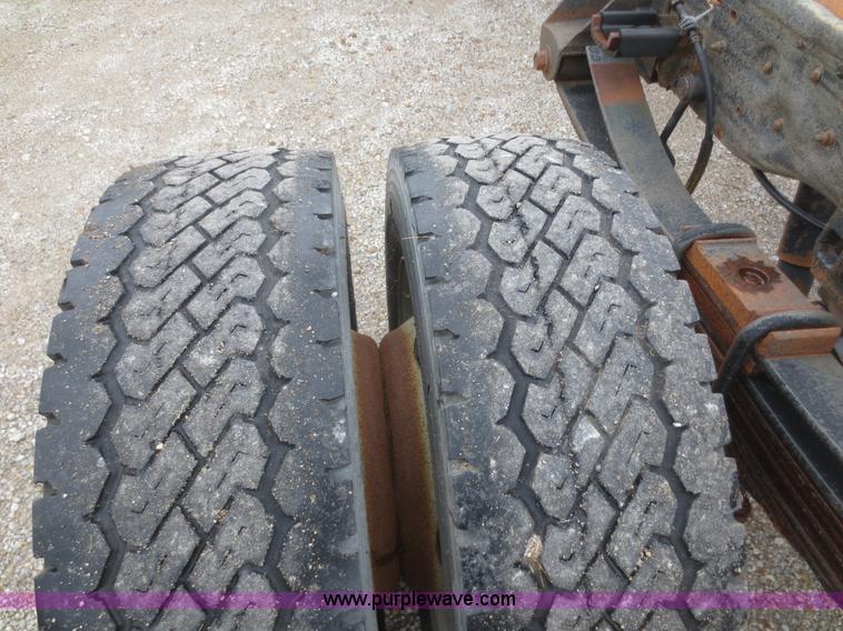 image for item G3083 2005 Ford F550 Super Duty XL truck cab and chassis