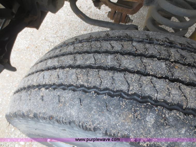 image for item G3083 2005 Ford F550 Super Duty XL truck cab and chassis