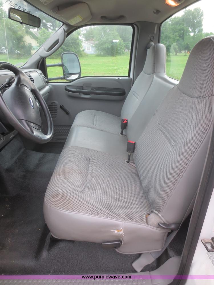 image for item G3083 2005 Ford F550 Super Duty XL truck cab and chassis