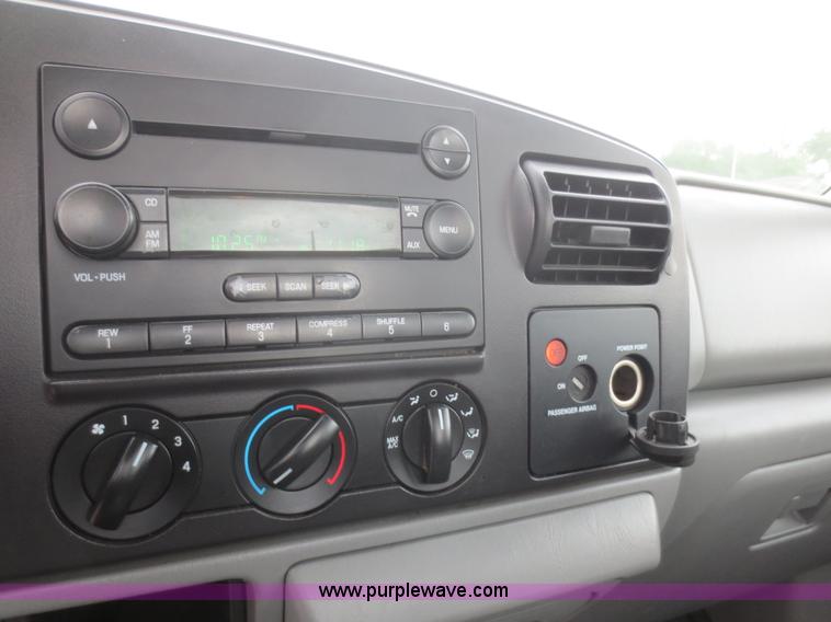 image for item G3083 2005 Ford F550 Super Duty XL truck cab and chassis