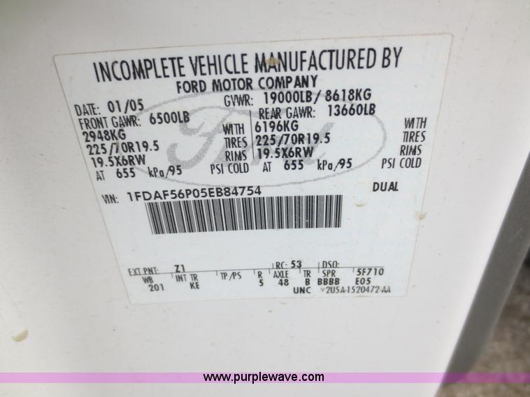 image for item G3083 2005 Ford F550 Super Duty XL truck cab and chassis