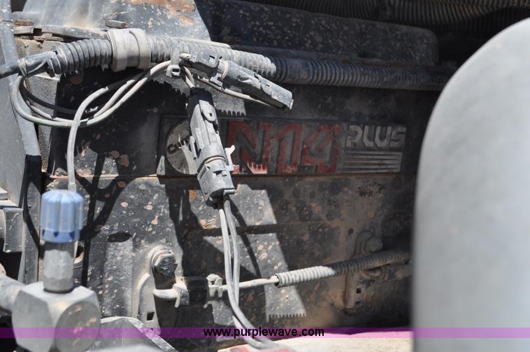 image for item G6487 2001 International 9100 semi truck