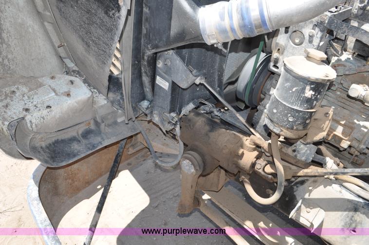 image for item G6487 2001 International 9100 semi truck