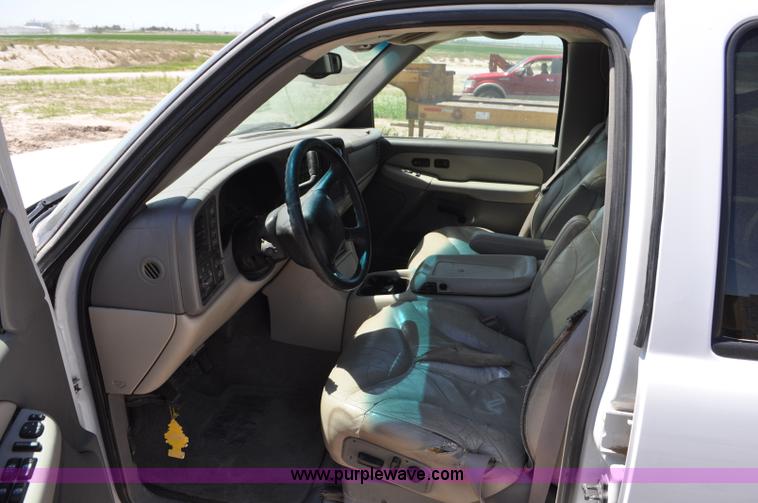 image for item G6489 2001 GMC Yukon SLE SUV