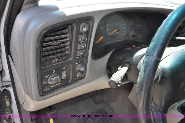 image for item G6489 2001 GMC Yukon SLE SUV