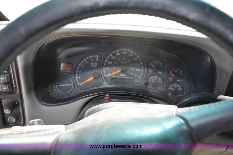 image for item G6489 2001 GMC Yukon SLE SUV