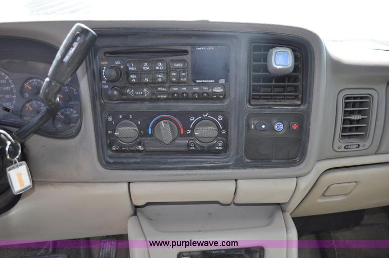 image for item G6489 2001 GMC Yukon SLE SUV