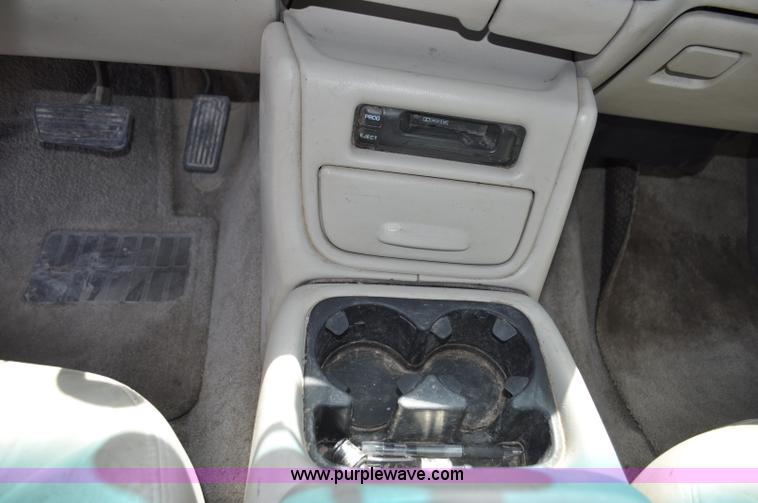 image for item G6489 2001 GMC Yukon SLE SUV