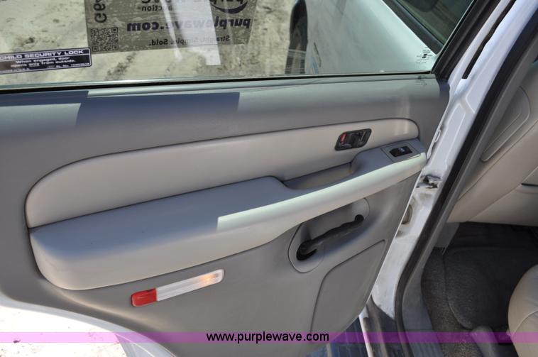 image for item G6489 2001 GMC Yukon SLE SUV