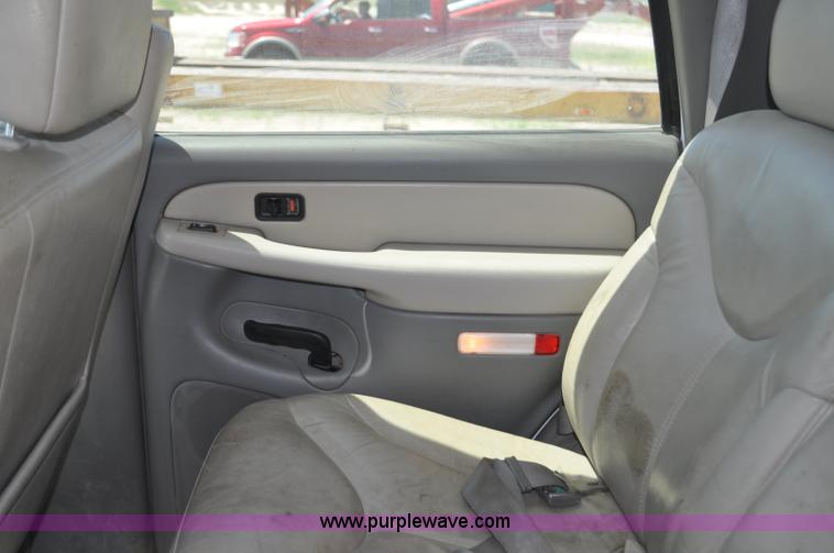 image for item G6489 2001 GMC Yukon SLE SUV