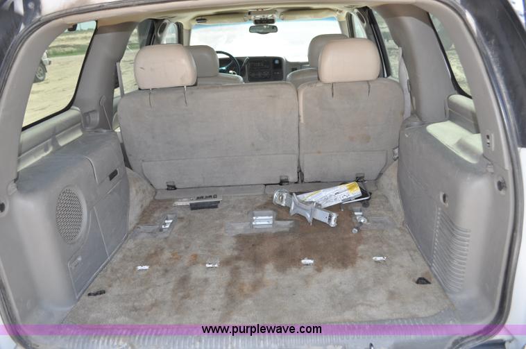 image for item G6489 2001 GMC Yukon SLE SUV