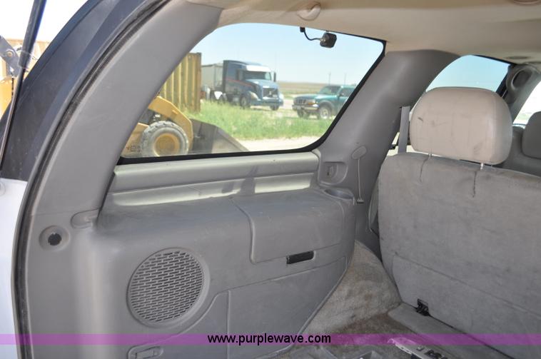 image for item G6489 2001 GMC Yukon SLE SUV