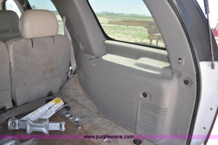 image for item G6489 2001 GMC Yukon SLE SUV