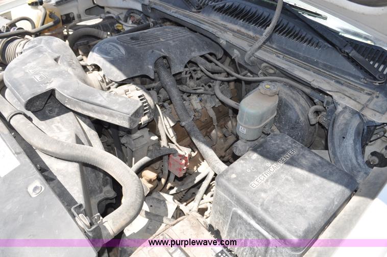 image for item G6489 2001 GMC Yukon SLE SUV