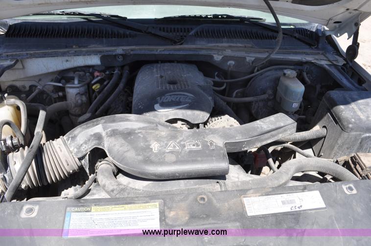 image for item G6489 2001 GMC Yukon SLE SUV