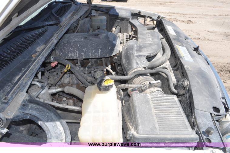 image for item G6489 2001 GMC Yukon SLE SUV