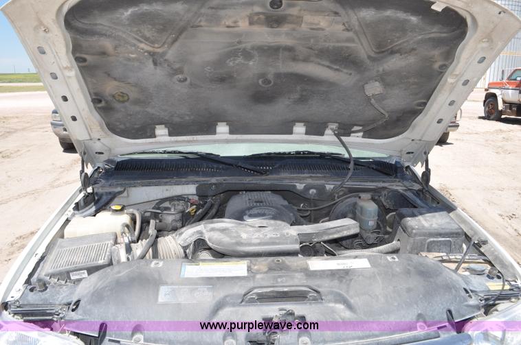 image for item G6489 2001 GMC Yukon SLE SUV