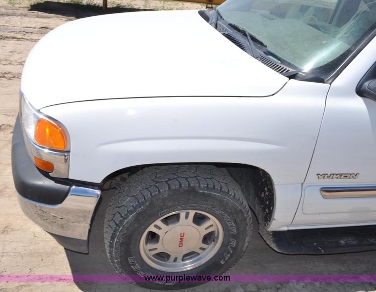 image for item G6489 2001 GMC Yukon SLE SUV