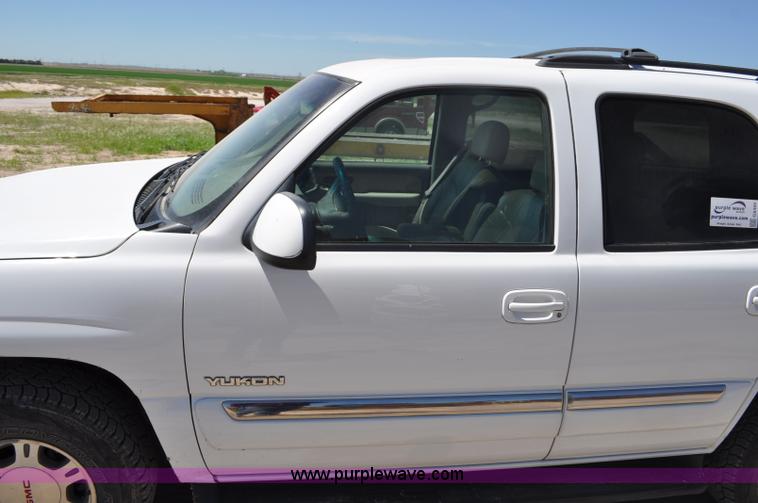 image for item G6489 2001 GMC Yukon SLE SUV