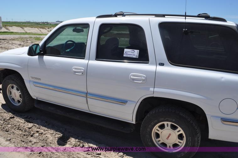 image for item G6489 2001 GMC Yukon SLE SUV