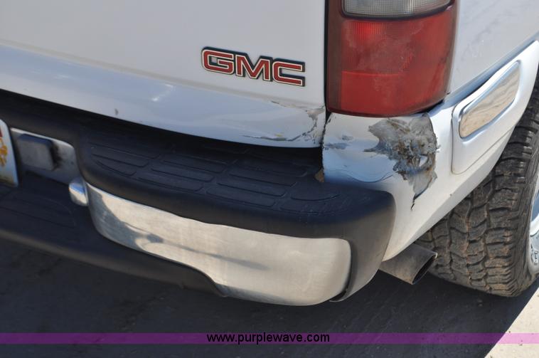image for item G6489 2001 GMC Yukon SLE SUV