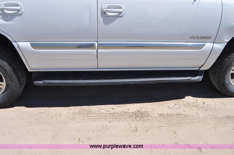 image for item G6489 2001 GMC Yukon SLE SUV