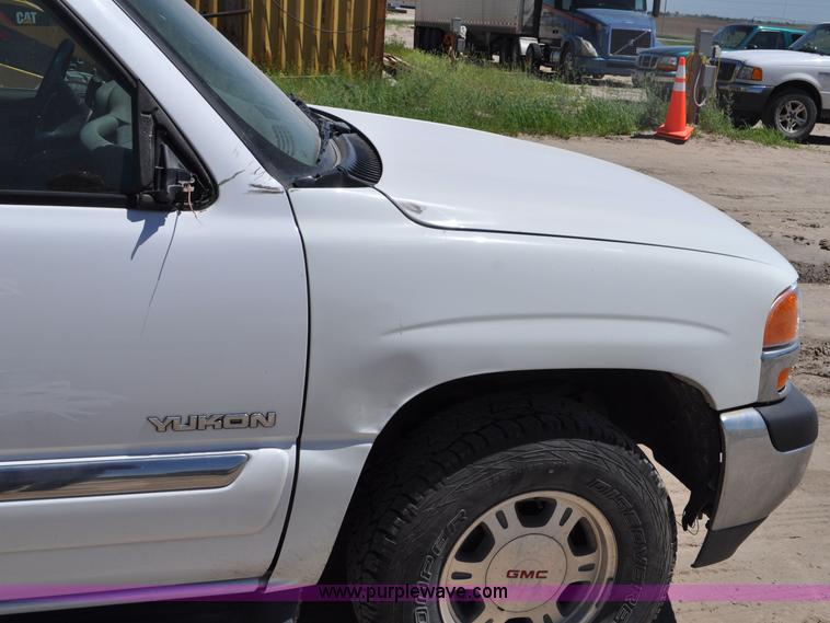 image for item G6489 2001 GMC Yukon SLE SUV