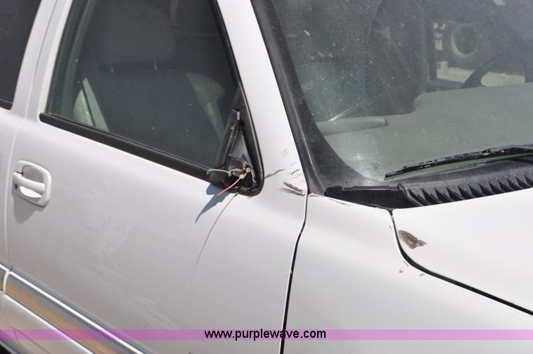 image for item G6489 2001 GMC Yukon SLE SUV