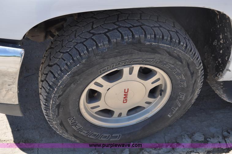 image for item G6489 2001 GMC Yukon SLE SUV