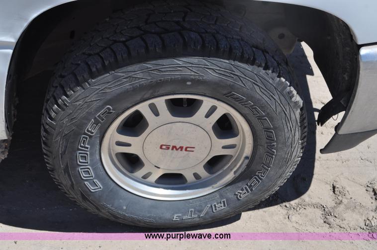 image for item G6489 2001 GMC Yukon SLE SUV