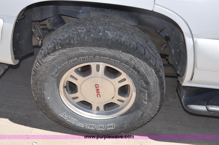 image for item G6489 2001 GMC Yukon SLE SUV