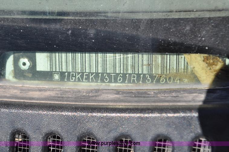 image for item G6489 2001 GMC Yukon SLE SUV