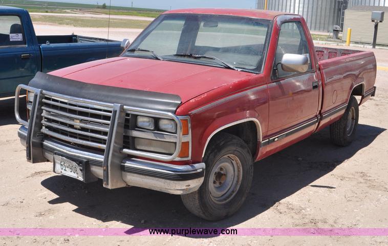 image for item G6490 1989 Chevrolet 1500 pickup truck