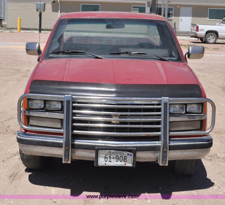 image for item G6490 1989 Chevrolet 1500 pickup truck