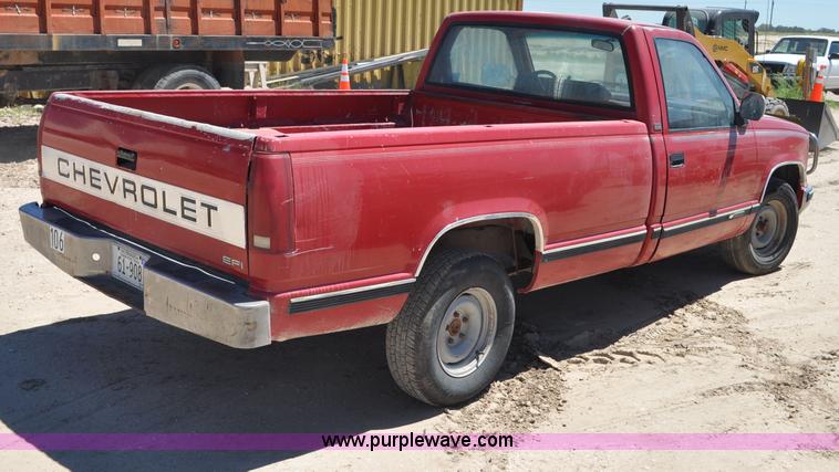 image for item G6490 1989 Chevrolet 1500 pickup truck