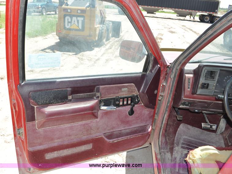 image for item G6490 1989 Chevrolet 1500 pickup truck