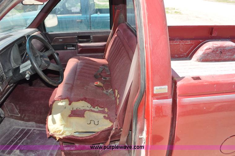 image for item G6490 1989 Chevrolet 1500 pickup truck