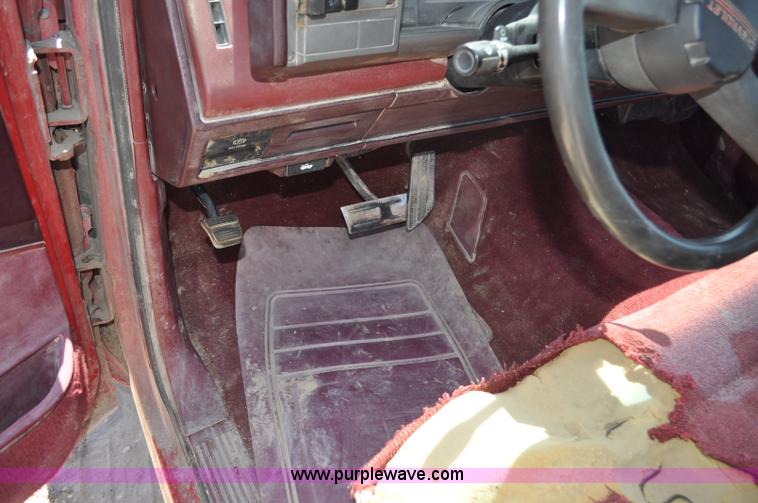 image for item G6490 1989 Chevrolet 1500 pickup truck