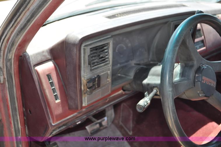 image for item G6490 1989 Chevrolet 1500 pickup truck