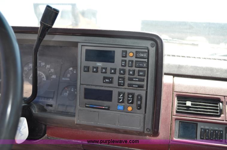 image for item G6490 1989 Chevrolet 1500 pickup truck