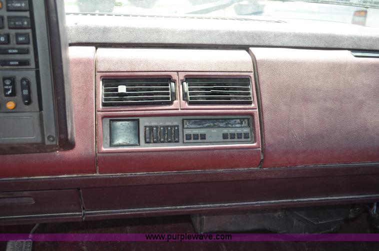 image for item G6490 1989 Chevrolet 1500 pickup truck