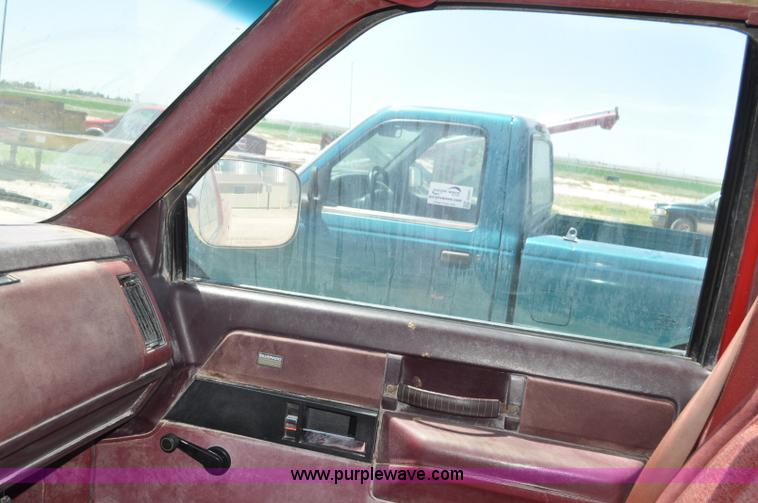 image for item G6490 1989 Chevrolet 1500 pickup truck