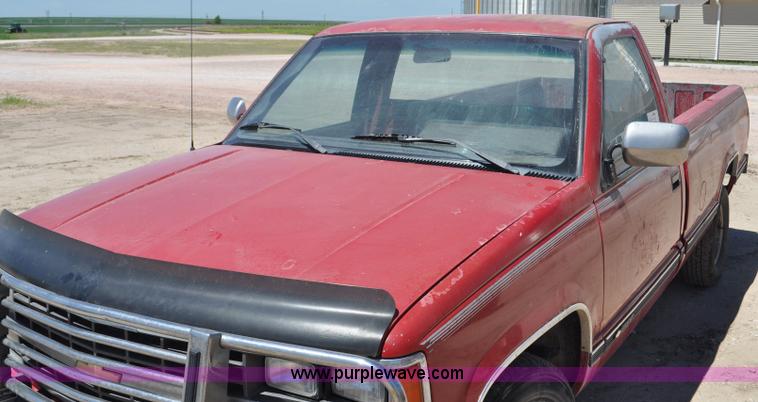 image for item G6490 1989 Chevrolet 1500 pickup truck