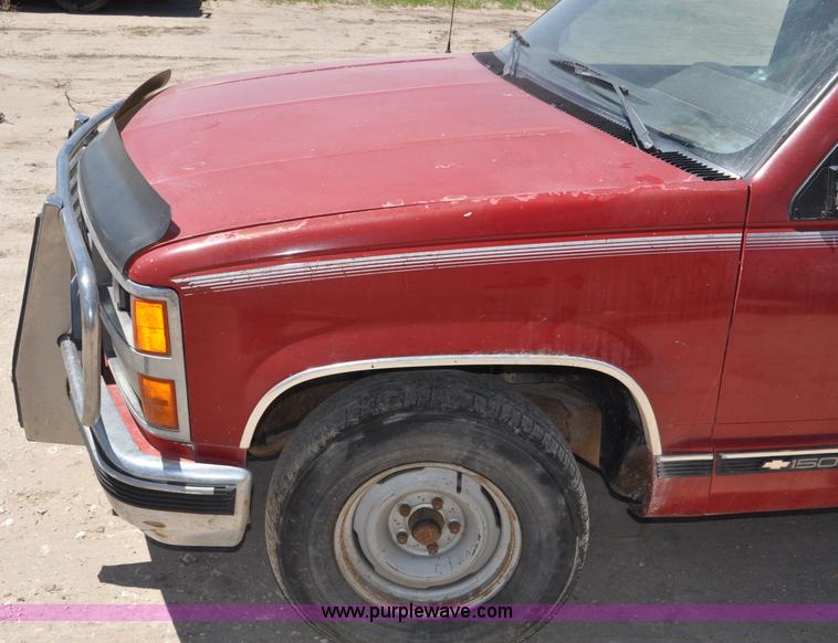 image for item G6490 1989 Chevrolet 1500 pickup truck