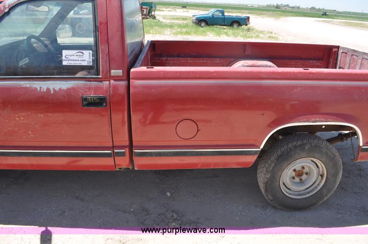 image for item G6490 1989 Chevrolet 1500 pickup truck