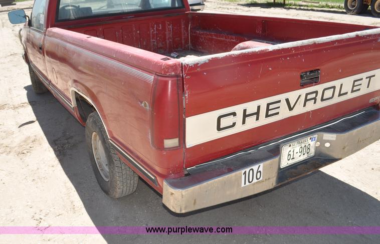 image for item G6490 1989 Chevrolet 1500 pickup truck